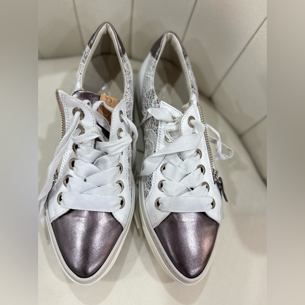NWT Stylish Leather Women's Sneakers Ron White